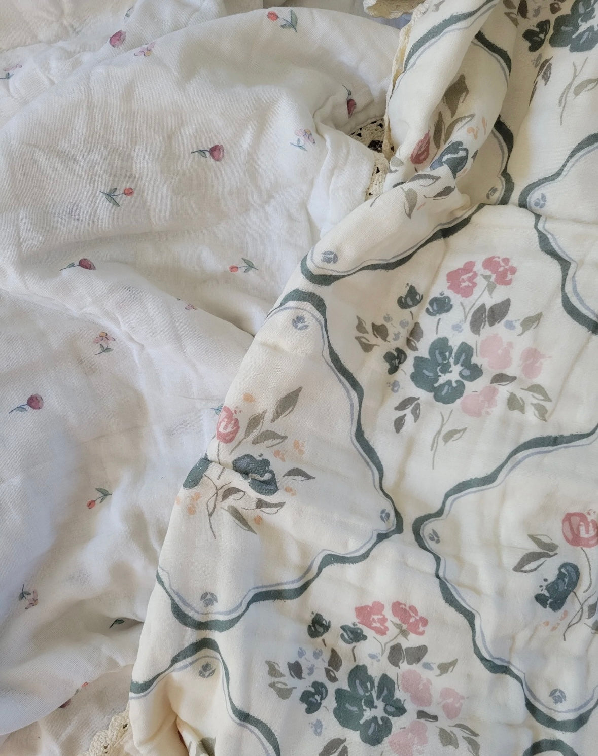 FLORAL FRAME QUILT {45 x 45}