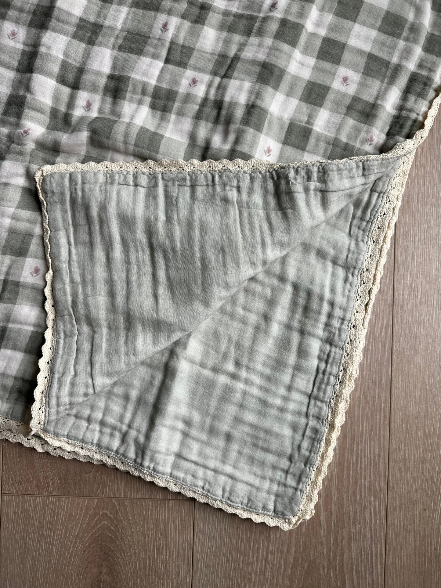 EVERGREEN TULIP QUILT {45 x 45}