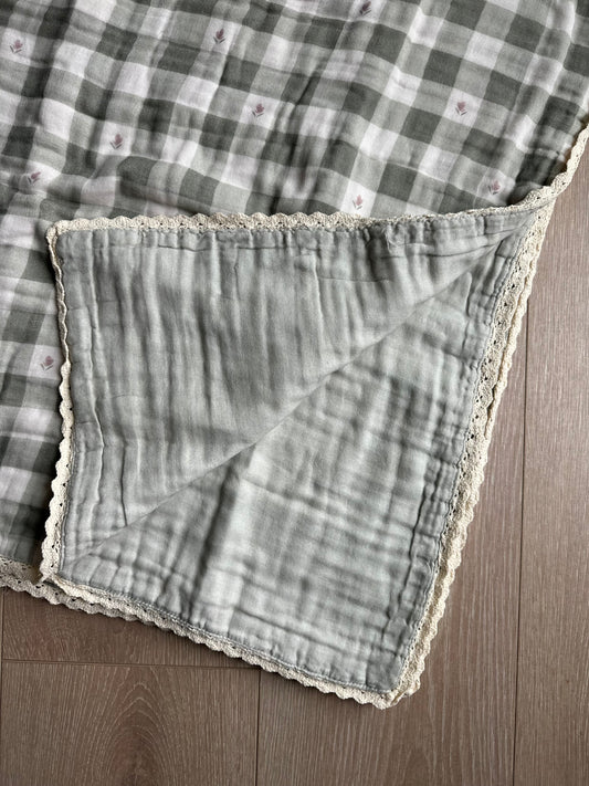 EVERGREEN TULIP QUILT {45 x 45}