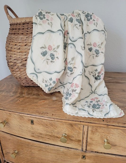 FLORAL FRAME QUILT {45 x 45}