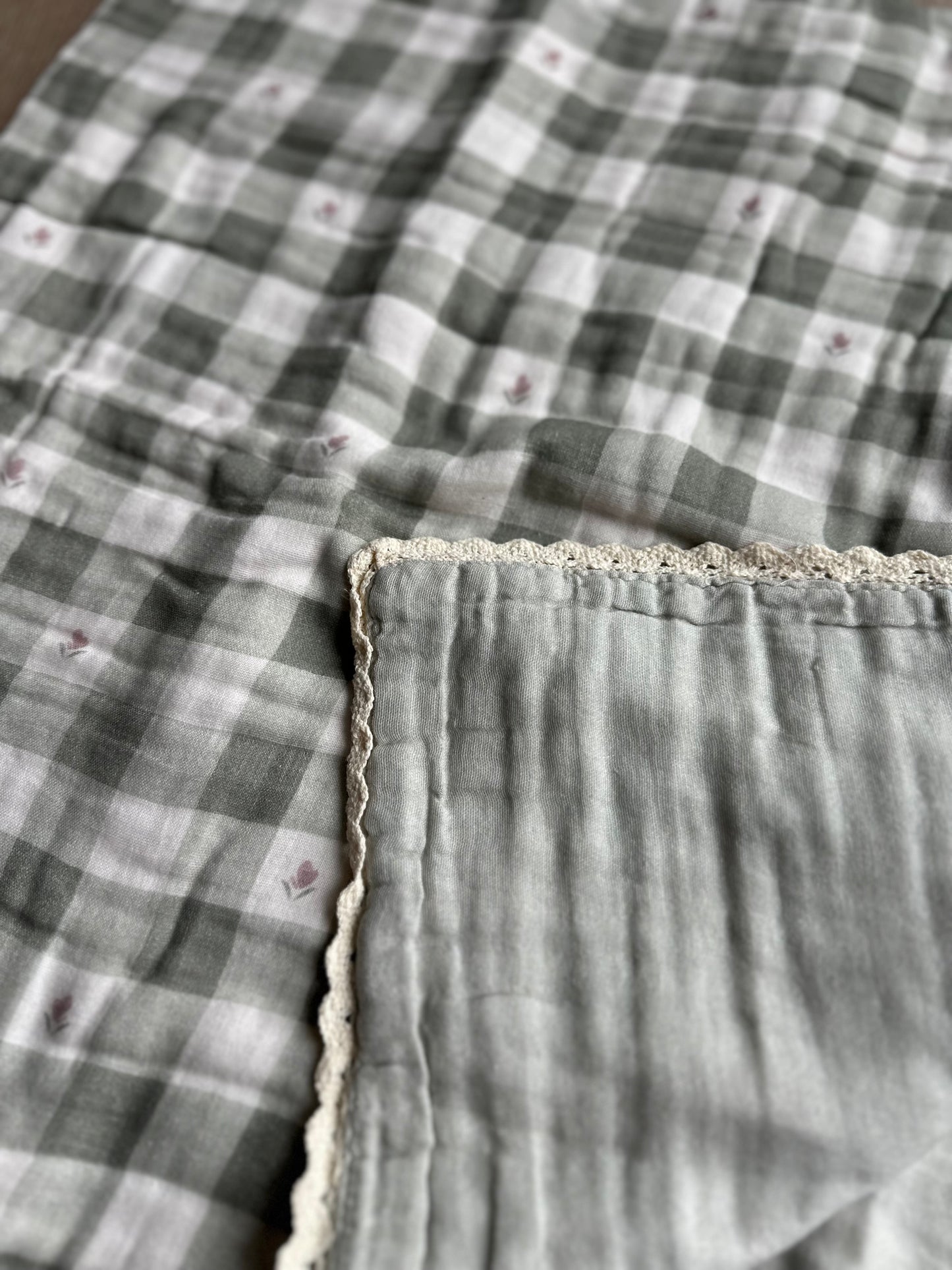 EVERGREEN TULIP QUILT {45 x 45}