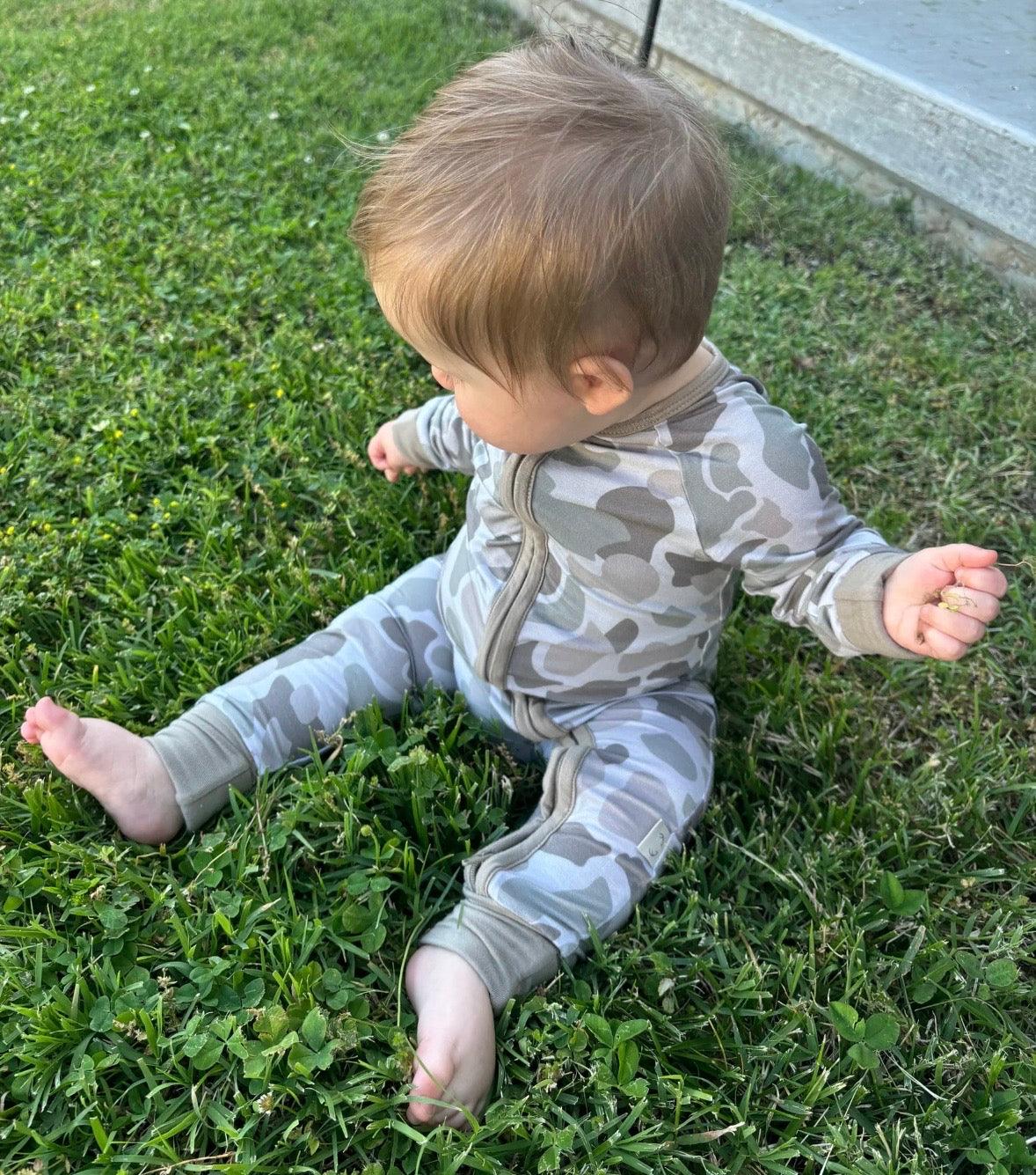 Button Buck Camo Zippy